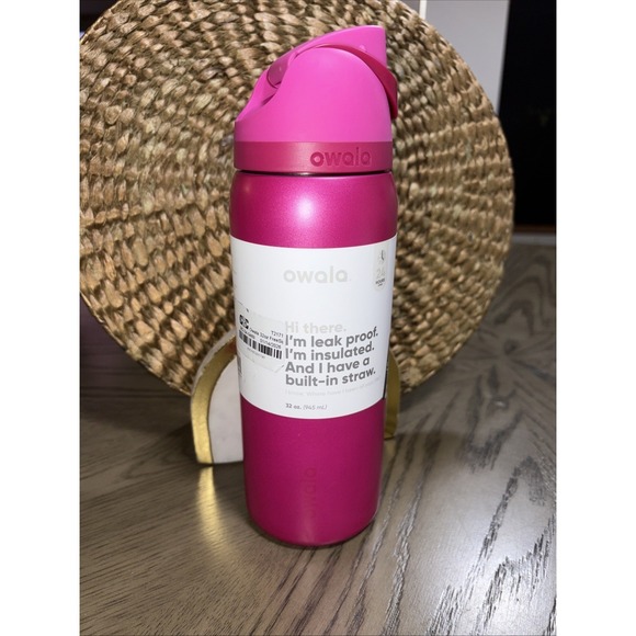 NWT Owala FreeSip 32oz Pink Stainless Water Bottle Valentine's Drop Read My Lips - Picture 2 of 7